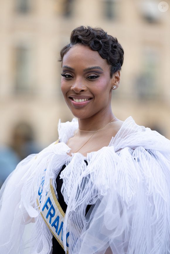 Angélique Angarni-Filopon (Miss France 2025) - célébrités au défilé Yanina Couture lors de la Paris Fashion Week - Haute Couture Printemps / Ete 2025 , Paris, France, 28 Janvier 2025. © Jeremy Melloul / Bestimage