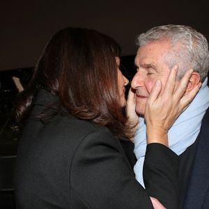 Exclusif - Claude Lelouch et sa compagne Valérie Perrin Backstage - Spectacle symphonique Claude Lelouch "D'un film à l'autre" au Palais des Congrès de Paris le 14 novembre 2022. © Moreau / Rindoff / Bestimage