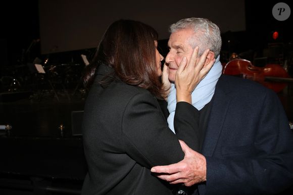 Exclusif - Claude Lelouch et sa compagne Valérie Perrin Backstage - Spectacle symphonique Claude Lelouch "D'un film à l'autre" au Palais des Congrès de Paris le 14 novembre 2022. © Moreau / Rindoff / Bestimage