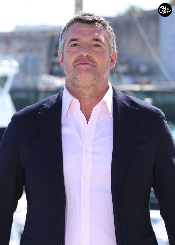 Et parmi les recrues phares de cette année, l'arrivée d'Arnaud Ducret. 

Arnaud Ducret - Photocall du téléfilm "Triple Je" lors de la 28ème édition du Festival de la Fiction TV de la Rochelle le 19 septembre 2026. © Denis Guignebourg / Bestimage