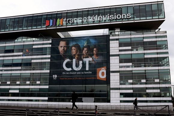 Malgré les difficultés, France Info a pu reprendre sa diffusion en direct aux alentours de 10 heures ce samedi 21 juin

Exclusif - Illustration extérieur France Télévisions - Rassemblement des journalistes reporters d'images, JRI, de France Télévisions en grève sur le parvis de siège du groupe France Télévision à Paris, le 4 novembre 2015. © Stéphane Lemouton / Bestimage