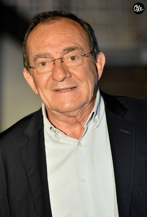 Jean-Pierre Pernaut - Jean-Pierre Pernaut et sa femme Nathalie Marquay lors de l'enregistrement de l'émission "Animaux Stars" le 23 novembre 2021, qui sera diffusée le 5 février 2022 sur la chaine Animaux. L'ancien présentateur du journal de 13h vient de révéler d'être atteint d'un cancer du poumon © Veeren/Bestimage
