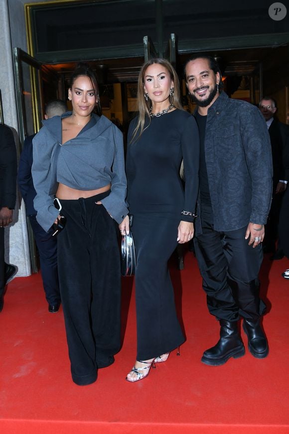 et notamment à Paris, avec aussi Amel Bent.


Amel Bent, Vitaa et Slimane arrivant au "Concerto pour la Paix" organisé par Omar Harfouch au Théâtre des Champs Élysées à Paris, France, le 18 Septembre 2024. 

© Rachid Bellak / Bestimage