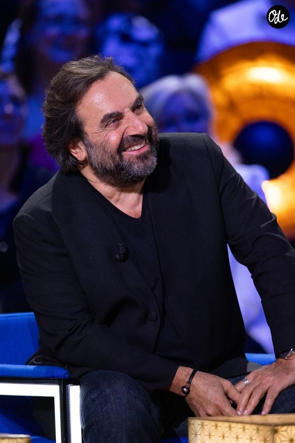 Exclusif - André Manoukian lors de l'enregistrement de l'émission "La Boîte à secrets", présentée par F.Bollaert et diffusée le 16 janvier 2026 sur France 3, dans les studios du Lendit à Saint-Denis, France, le 16 décembre 2025. © Cyril Moreau/Bestimage