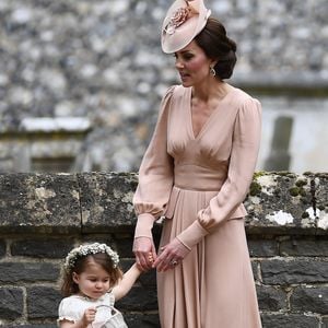 Catherine (Kate) Middleton, duchesse de Cambridge et la princesse Charlotte de Cambridge - Mariage de P. Middleton et J. Matthew, en l'église St Mark Englefield, Berkshire, Royaume Uni, le 20 mai 2017.