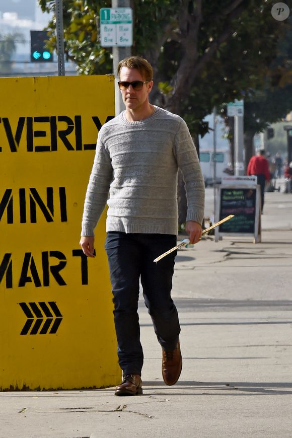Exclusif - James Van Der Beek se promène dans les rues de Los Angeles. Le 17 janvier 2020.
© The ImageDirect / Bestimage