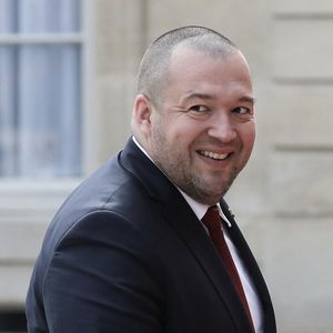 Il faut dire que Brigitte Macron suit un régime tout ce qu'il y a de plus conseillé. Et c'est l'ancien chef des cuisines de l'Elysée qui a vendu la mèche. 




Guillaume Gomez arrive au palais présidentiel de l'Élysée, à Paris, le 7 mai 2022, pour assister à la cérémonie d'investiture d'Emmanuel Macron comme président français, suite à sa réélection le 24 avril dernier © Stéphane Lemouton/Bestimage