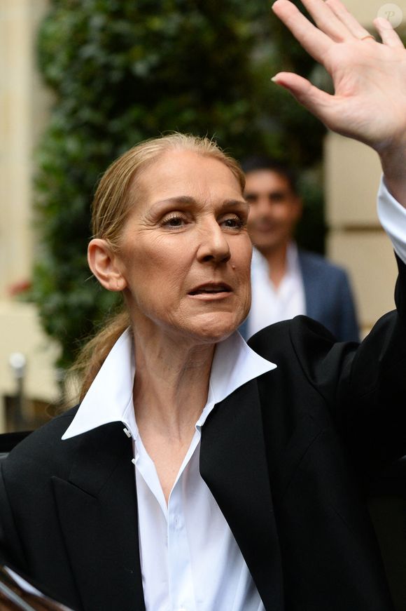 Céline Dion quitte le Royal Monceau pour préparer la cérémonie d’ouverture des Jeux Olympiques (JO 2024) à Paris, le 23 juillet 2024.

© Agence / Bestimage