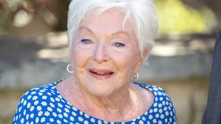 Line Renaud, 97 ans et "pas fixée sur le futur" : la comédienne lucide mais pleine de vie