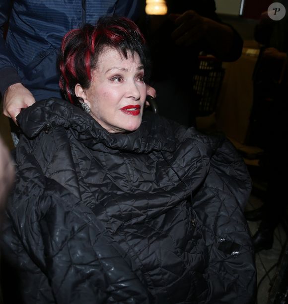 Exclusif - Rika Zaraï en fauteuil roulant à la soirée "La nuit de la déprime" aux Folies Bergère à Paris. 

Photo : Panoramic / Bestimage