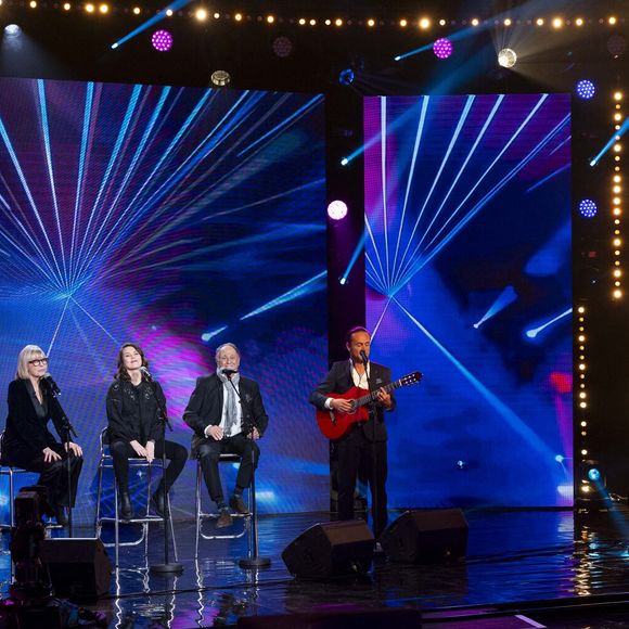 Exclusif - Chantal Ladesou, Michel Ansault et Clemence Ansault lors de l'enregistrement de l'émission "Famille je vous aime" présentée par M.Drucker et qui sera diffusée le 29 décembre sur France 3, au studio Rive gauche, à Paris, France, le 2 décembre 2025. © Gaffiot-Perusseau/Bestimage