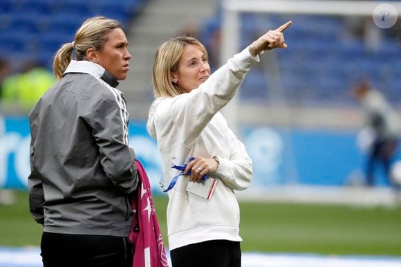 Pourtant, à leurs débuts, elles n’assument pas leur attirance et les premières années sont compliquées

Bompastor sonia / OL
Abily camille / OL - L'Olympique Lyonnais a remporté la demi-finale aller de la Ligue des champions de l'UEFA face au Paris Saint-Germain (3-2), au Groupama Stadium à Lyon, France, le 24 avril 2022. © Stephane Pillaud/Panoramic/Bestimage