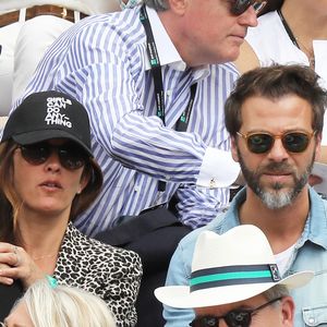 Christophe Maé et sa compagne Nadège Sarron dans les tribunes des internationaux de France de tennis de Roland Garros à Paris, France, le 9 juin 2019. Crédit Jacovides-Moreau/Bestimage