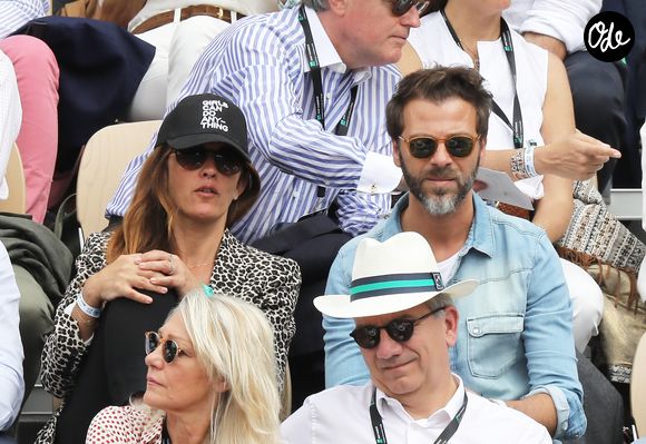 Christophe Maé et sa compagne Nadège Sarron dans les tribunes des internationaux de France de tennis de Roland Garros à Paris, France, le 9 juin 2019. Crédit Jacovides-Moreau/Bestimage