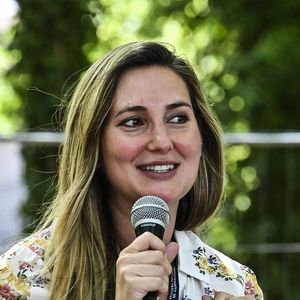 Un modèle signé "FloLove Paris".

Marie Portolano lors du festival International du Journalisme à Couthures-sur-Garonne, France, le 15 juillet 2022. © Thierry Breton /Panoramic/Bestimage