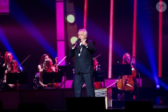 Le chanteur sera mis à l'honneur le vendredi 13 décembre 2024 sur M6

Exclusif - Michel Sardou en concert au Zenith de Strasbourg lors de la tournée "La dernière danse" le 13 octobre 2017.
© Alain Rolland / Imagebuzz / Bestimage