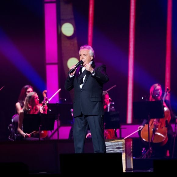 Le chanteur sera mis à l'honneur le vendredi 13 décembre 2024 sur M6

Exclusif - Michel Sardou en concert au Zenith de Strasbourg lors de la tournée "La dernière danse" le 13 octobre 2017.
© Alain Rolland / Imagebuzz / Bestimage
