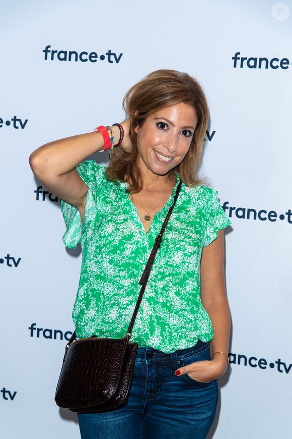 Léa Salamé lors du photocall dans le cadre de la conférence de presse de France Télévisions au Pavillon Gabriel à Paris, France, le 24 août 2021. © Pierre Perusseau/Bestimage