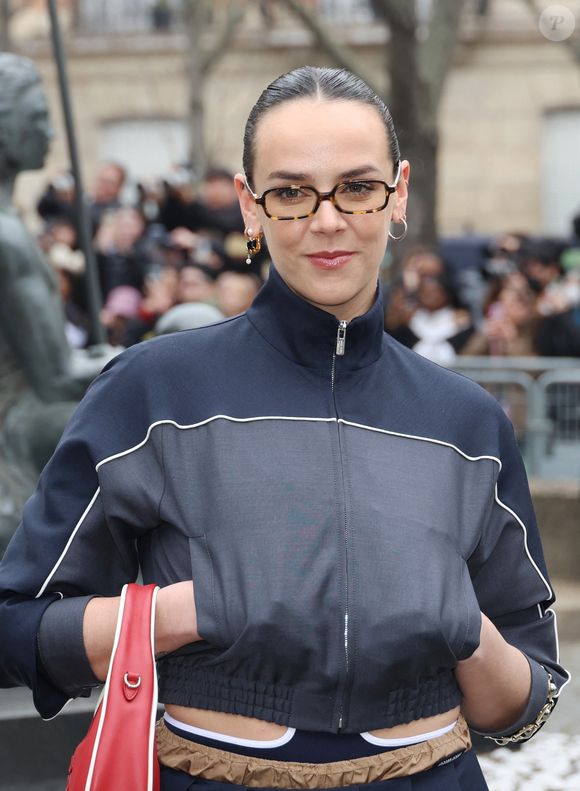 Pauline Ducruet aux arrivées au défilé Miu Miu Mode Féminine Prêt-À-Porter Automne/Hiver 2025-2026 lors de la Fashion Week de Paris (PFW) au Conseil économique et social Palais de Iéna, à Paris, France, le 11 mars 2025. © Denis Guignebourg/Bestimage