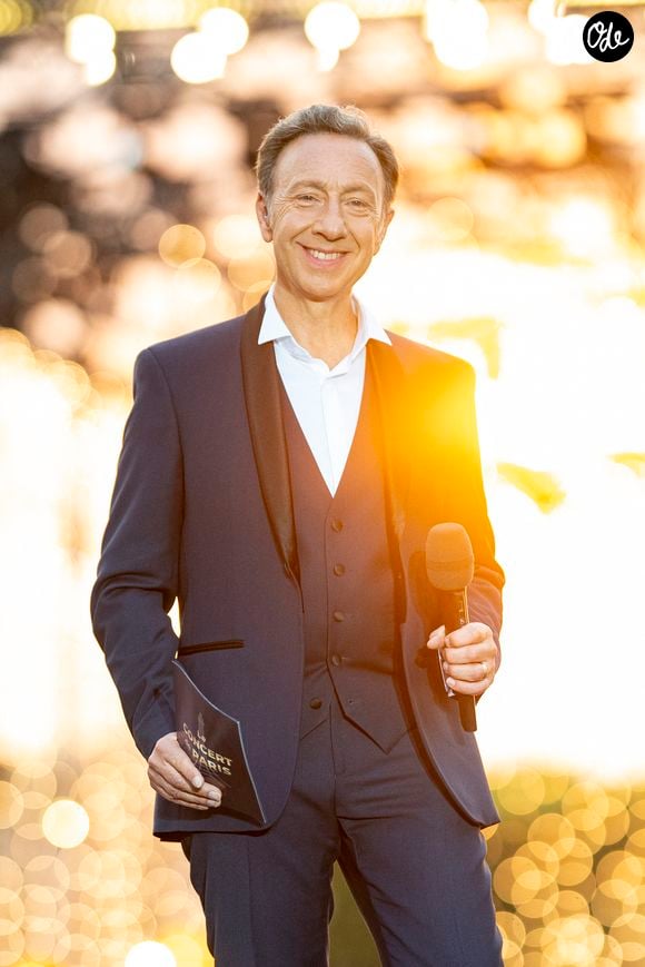 Exclusif - Stéphane Bern en backstage scène lors du concert de Paris avec l'Orchestre national de France pour France 2 en partenariat avec Radio France au pied de la Tour Eiffel le 13 juillet 2026. © Perusseau / Veeren / Bestimage