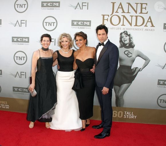 Jane Fond, sa fille Vanessa Vadim, son fils Troy Garity, guest - La soirée du prix AFI rend hommage à Jane Fonda au Théâtre Dolby à Hollywood le 5 juin 2014. Photo par FAMEFLYNET / BESTIMAGE