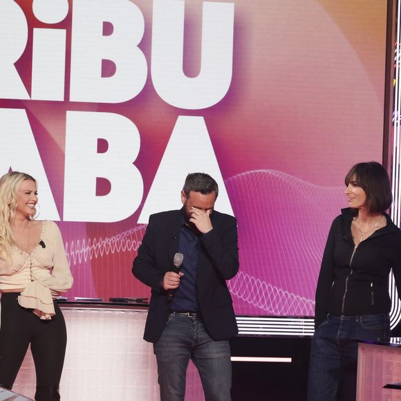 Exclusif - Kelly Vedovelli, Cyril Hanouna, Géraldine Maillet, sur le plateau de l'émission " TPMP " présentée par C.Hanouna et diffusée en direct sur C8, Paris, France, le 25 février 2025. Jack Tribeca / Bestimage