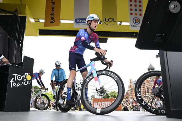 Dunkerke, FRANCE - JULY 07 : coureur d'Israel - Premier Tech lors de l'étape 3 de la 112ème édition du Tour de France une course cycliste sur route UCI World Tour 2.UWT étape pour Hommes Elite de 178 km avec départ à Valenciennes et arrivée à Duinkerke le 7 juillet 2025 à Duinkerke, France, 07/07/2025 ( Motordriver Kenny Verfaillie - © Photo News / PsnewZ / Bestimage