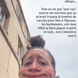 Consciente que ses propos pourraient faire jaser, Louise Chabat s'est défendue : "Je sais que ça va faire débat... Non, on n'est pas 'anti-vax' mais je me souviens que ça m'avait traumatisé le nombre de vaccins pour Néo à l'époque, les hurlements, voir mon bébé se faire piquer si petit... Donc non, j'attendrai, merci".

Louise Chabat se confie sur Instagram