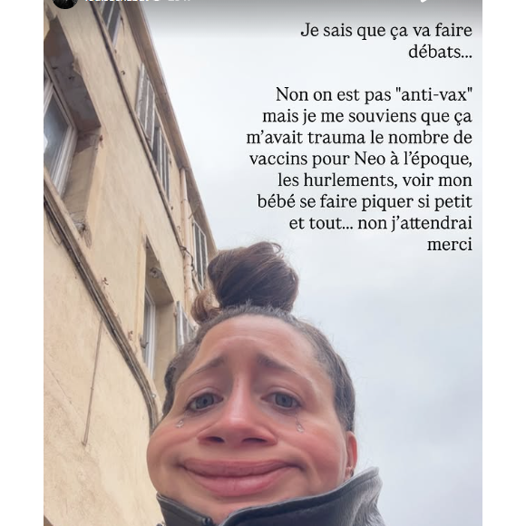 Consciente que ses propos pourraient faire jaser, Louise Chabat s'est défendue : "Je sais que ça va faire débat... Non, on n'est pas 'anti-vax' mais je me souviens que ça m'avait traumatisé le nombre de vaccins pour Néo à l'époque, les hurlements, voir mon bébé se faire piquer si petit... Donc non, j'attendrai, merci".

Louise Chabat se confie sur Instagram