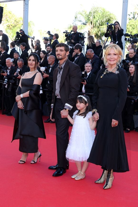 Géraldine Nakache (Montre Audemars Piguet), guest, Niels Schneider, Clémentine Célarié - Montée des marches du film " Karma " lors du 79ème Festival International du Film de Cannes, le 15 mai 2026. © Jacovides-Moreau / Bestimage
