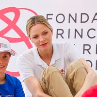 Charlene de Monaco entourée d'un beau rugbyman de 26 ans et de son frère Gareth pour une journée spéciale sur le Rocher