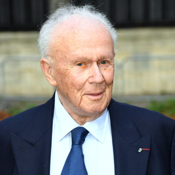 Exclusif -  Philippe Bouvard - Arrivées à l'enregistrement de l'émission "Vivement Dimanche" au Studio Gabriel à Paris, diffusée le 9 octobre 2022 sur France 3. Paris le 5 octobre 2022. © Giancarlo Gorassini / Bestimage