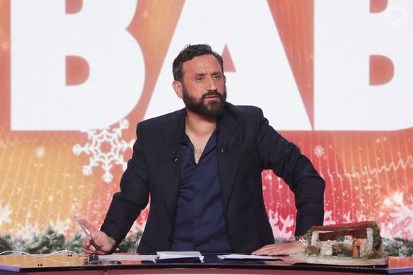 Exclusif - Cyril Hanouna sur le plateau de l'émission "Touche pas à mon poste" (TPMP) diffusée en direct sur C8 le 17 décembre 2024. © Jack Tribeca / Bestimage