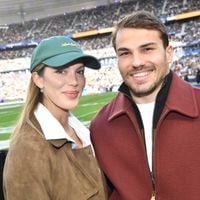 Une première photo ensemble depuis des mois : Iris Mittenaere et Antoine Dupont prennent la pose au Stade de France