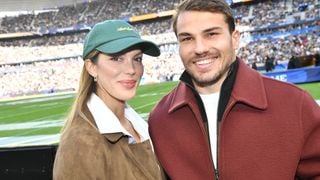 Une première photo ensemble depuis des mois : Iris Mittenaere et Antoine Dupont prennent la pose au Stade de France