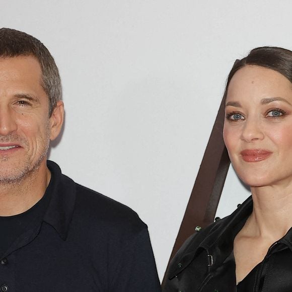 De nombreuses personnalités ont arpenté le tapis rouge aux côtés du réalisateur Guillaume Canet.

Guillaume Canet et Marion Cotillard au photocall de la première du film "Karma" au cinéma Pathé Palace à Paris le 13 octobre 2026. 

© Coadic Guirec / Bestimage