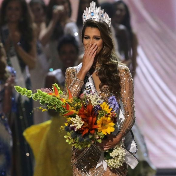 La Française Iris Mittenaere couronnée Miss Univers ; Choisie face à ses 85 concurrentes, la Française Iris Mittenaere a été élue lundi 30 janvier Miss Univers lors d'un concours télévisé organisé à Manille, aux Philippines le 30 janvier 2017.
© Linus Guardian Escandor Ii via ZUMA Wire / Bestimage
