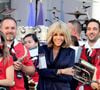 La cour d’honneur de l’Élysée s’est transformée en véritable scène de festival pour la Fête de la Musique...
Brigitte Macron - Réception de la France Music Week au Palais de l'Elysée dans le cadre de la Fête de la Musique à Paris. © Dominique Jacovides/Bestimage