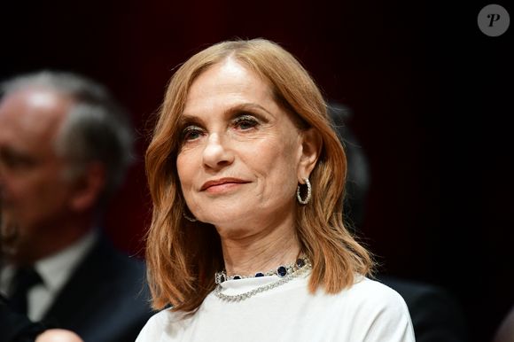 Isabelle Huppert lors de la remise de prix du Festival Lumière 2025 de Lyon, France, le vendredi 17 octobre 2025. © Romain Doucelin/Bestimage.