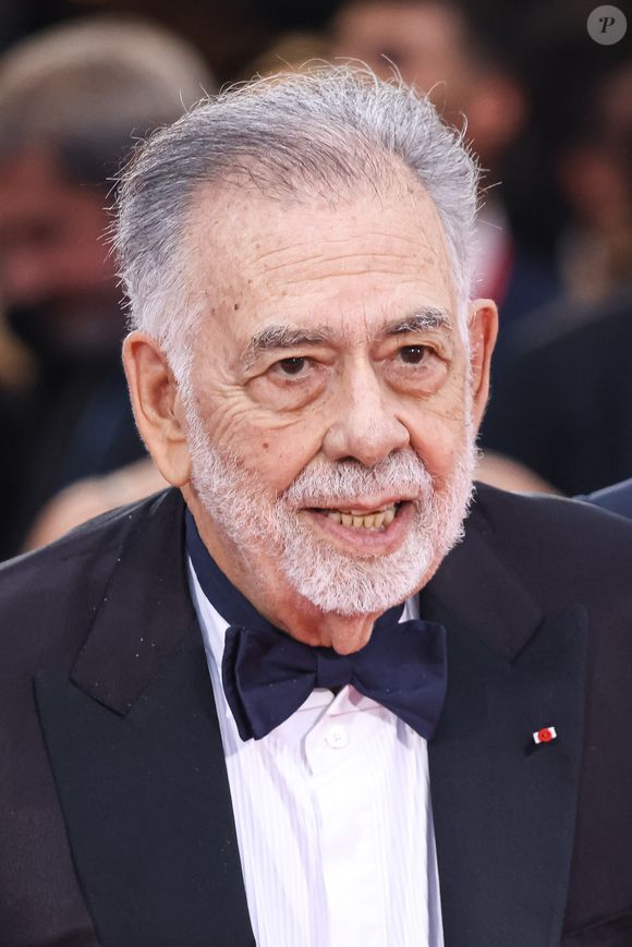 Mais la vente ne suffit pas : Francis Ford Coppola poursuit ses sacrifices. On passe alors des objets de luxe aux biens personnels

Venise, 82ᵉ Festival international du film de Venise – Jour 1 – Tapis rouge d’ouverture pour la cérémonie du Lion d’or d’honneur décerné à Werner Herzog. Sur la photo : Francis Ford Coppola, le 27 aout 2025

© Alessandro Bremec/IPA via ZUMA Press / Bestimage)