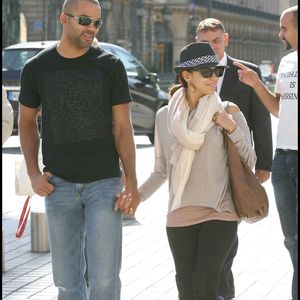 Tony Parker et sa femme Eva Longoria se baladent à Paris, 19/09/2010 © GENGIS BORDENAVE / BESTIMAGE