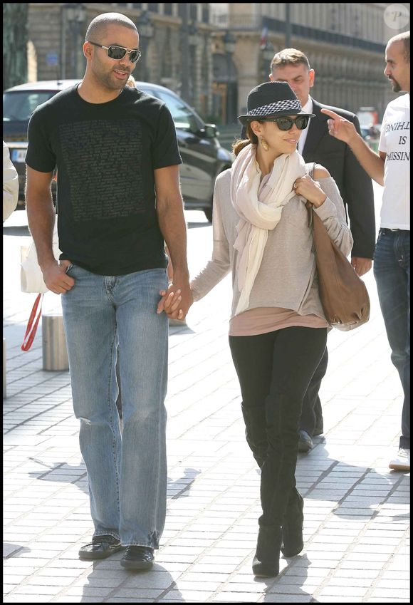 Tony Parker et sa femme Eva Longoria se baladent à Paris, 19/09/2010 © GENGIS BORDENAVE / BESTIMAGE
