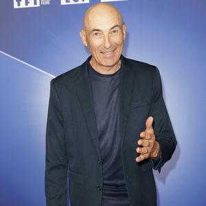 Nicolas Canteloup - Photocall de l’Upfront 2026 de TF1 à la Seine Musicale à Boulogne-Billancourt le 18 juin 2026. C’est à l’occasion de sa traditionnelle présentation aux annonceurs («upfront») que le groupe TF1 a choisi d’annoncer ce jeudi soir la concrétisation de son accord de distribution signé avec il y a un an jour pour jour avec Netflix. © Coadic Guirec/Bestimage