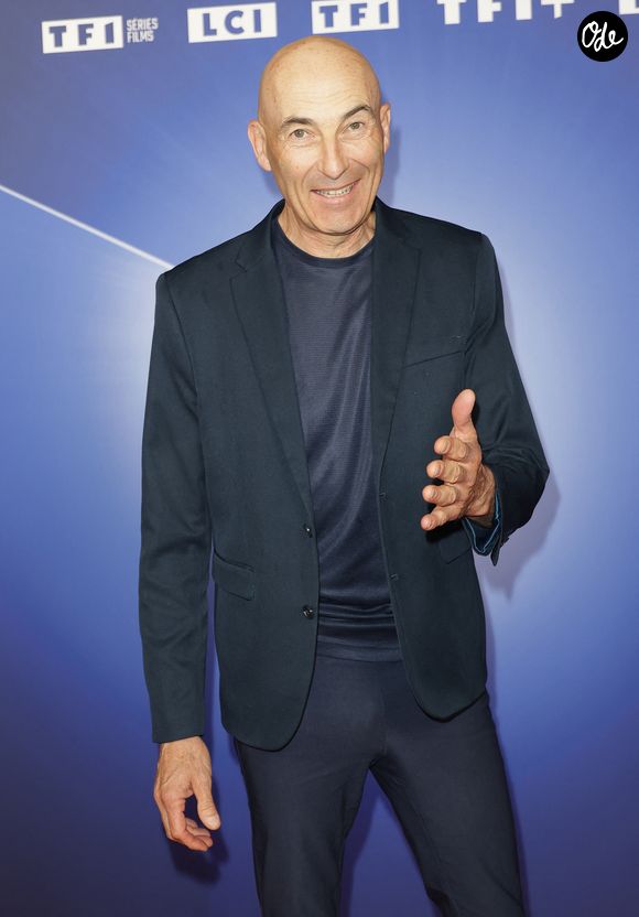 Nicolas Canteloup - Photocall de l’Upfront 2026 de TF1 à la Seine Musicale à Boulogne-Billancourt le 18 juin 2026. C’est à l’occasion de sa traditionnelle présentation aux annonceurs («upfront») que le groupe TF1 a choisi d’annoncer ce jeudi soir la concrétisation de son accord de distribution signé avec il y a un an jour pour jour avec Netflix. © Coadic Guirec/Bestimage