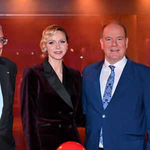 Le souverain a adressé "ses plus sincères condoléances à son épouse, Mme Béatrice Frecenon-Guillaume, à ses enfants, son frère, ainsi qu'à l'ensemble de sa famille et de ses proches."

Le prince Albert II de Monaco et la princesse Charlene ont célébré les 25 ans du Grimaldi Forum et inauguré l'extension de l'espace d'exposition accompagné par M. Pierre André Chiappori représentant le ministre d'Etat de la Principauté, M. Henri Fissore, le président du Grimaldi, et de Mme Sylvie Biancheri, la directrice générale, à Monaco. © Bruno Bebert/Bestimage