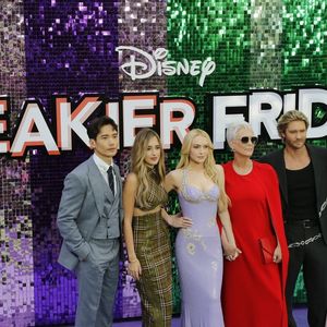 Lindsay Lohan, installée à Dubaï depuis plus de dix ans, a pris la parole sur Instagram pour rassurer ses fans.

BGUK_3311675 - Londres, ROYAUME-UNI Les stars du film 'Above' ont rejoint les invités célèbres pour une soirée glamour lors de la première à Londres. 

Sur la photo : Manny Jacinto, Julia Butters, Lindsay Lohan, Jamie Lee Curtis, Chad Michael Murray et Sophia Hammon

Backgrid UK/ Bestimage