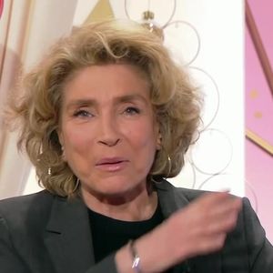 Marie-Ange Nardi et Alexandre Devoise sur le plateau de "Téléshopping" pour le dernier numéro