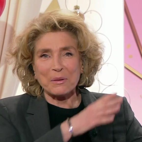 Marie-Ange Nardi et Alexandre Devoise sur le plateau de "Téléshopping" pour le dernier numéro