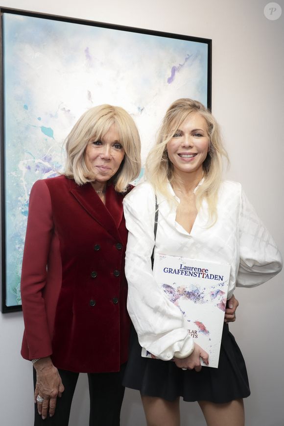 Brigitte Macron, Laurence Auzière lors du vernissage de l'exposition de Danhôo à la galerie A2Z Art Gallery à Paris le 29 avril 2025.

© Jack Tribeca / Bestimage