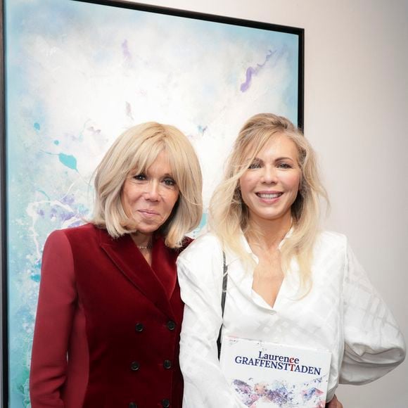 Brigitte Macron, Laurence Auzière lors du vernissage de l'exposition de Danhôo à la galerie A2Z Art Gallery à Paris le 29 avril 2025.

© Jack Tribeca / Bestimage